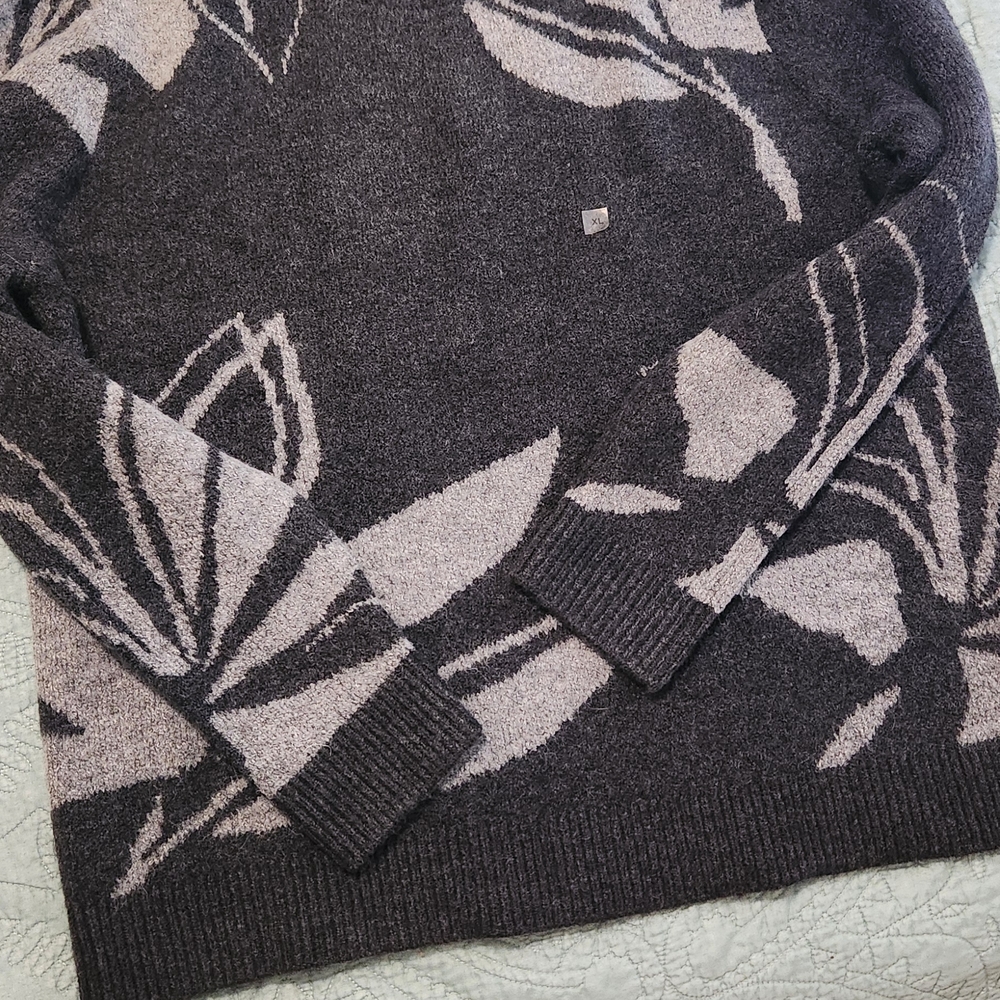 Express Men's Dark Gray and Light Pink Crewneck Sweater